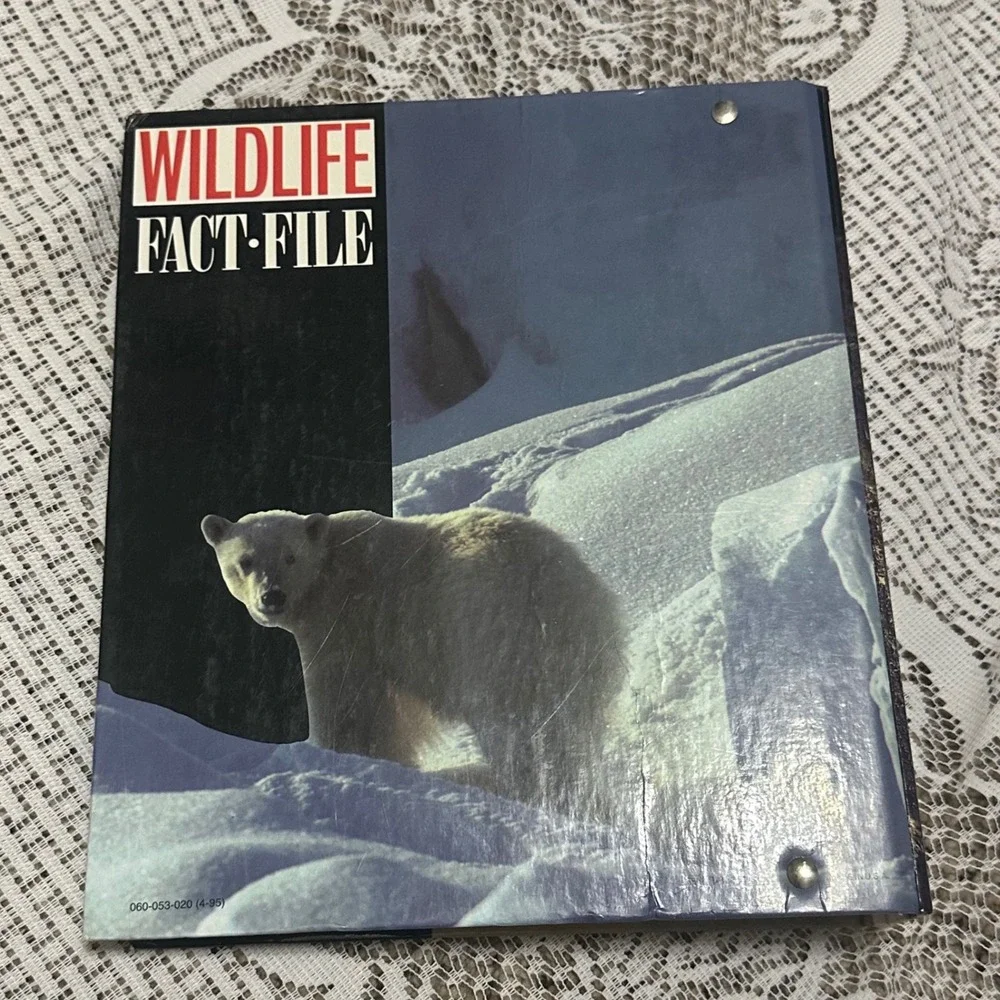 Wildlife Fact-File Binder Educational Animal Reference Book Excellent Tabbed